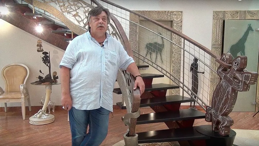 Необычная лестница в африканском стиле